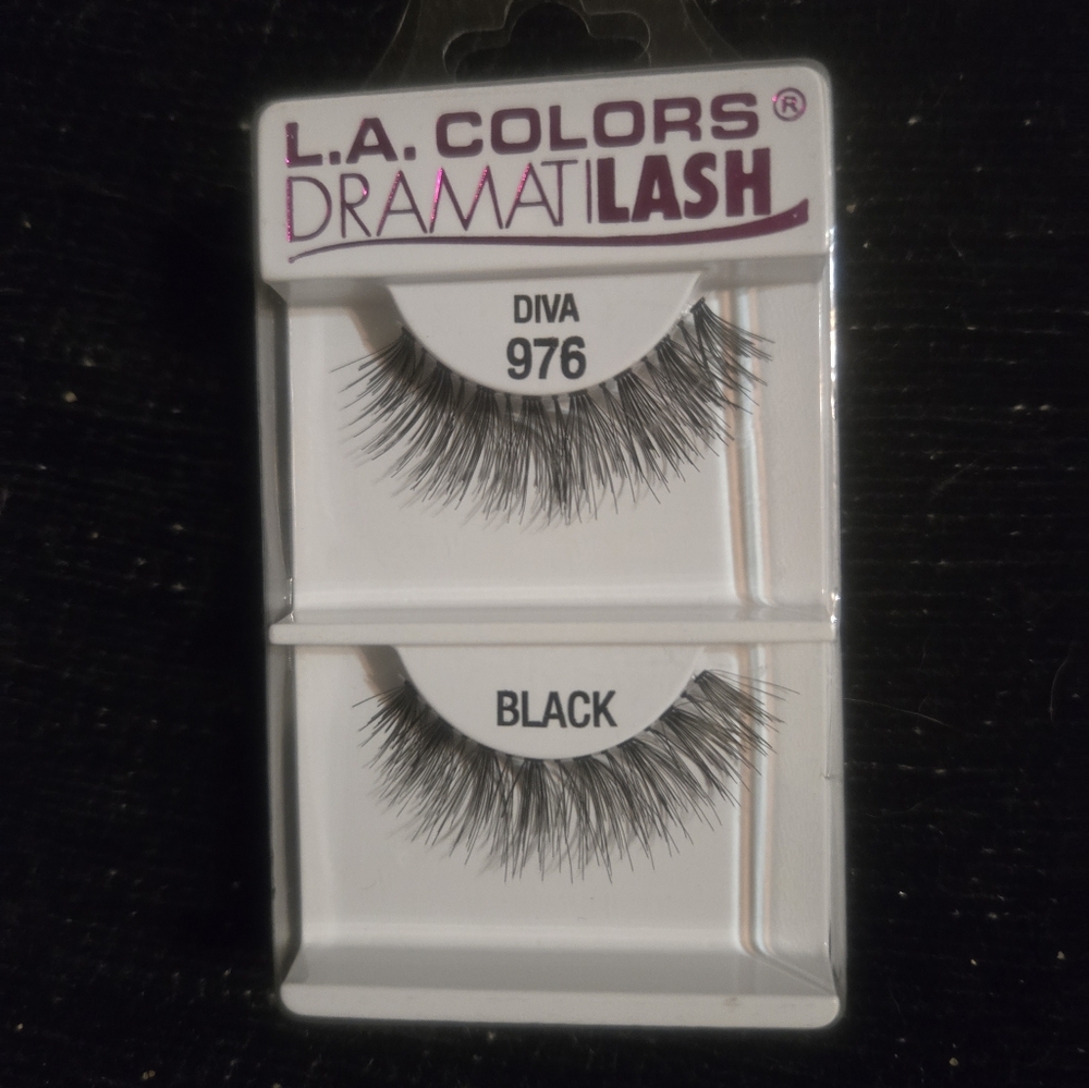 L.A. Colors Dramatic Lashes - Picture 2 of 2